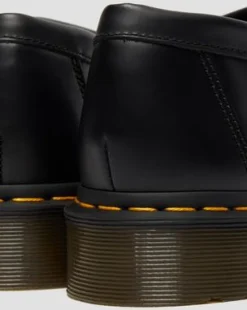 Adrian Yellow Stitch Smooth läderloafers med tofs in Svart