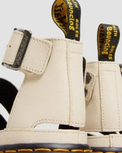 Clarissa II Pisa-läder plattformssandaler med remmar in Pergament Beige