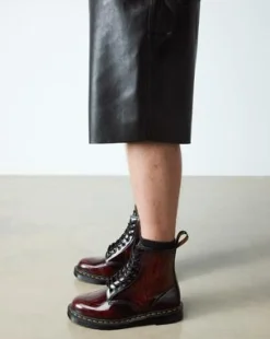 1460 Inferno snörkängor i läder in Cherry Red