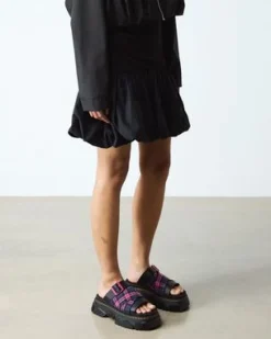 MATTISON SLIDE SLIP ON-SANDALER in Svart & Rosa Multi