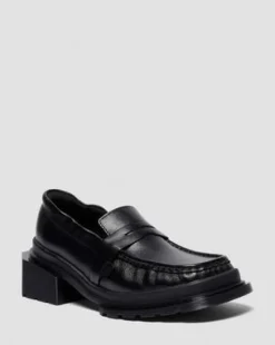 MAYBOLE LOAFERS I PLISSERAT LÄDER MED FYRKANTIGA TÅR in Svart