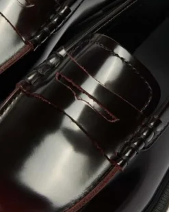 Mayfare-loafers i Rub Off-läder in Cherry Red