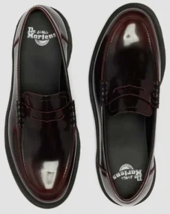 Mayfare-loafers i Rub Off-läder in Cherry Red