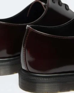 Mayfare-skor i Rub Off-läder in Cherry Red