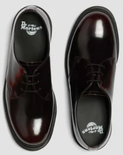 Mayfare-skor i Rub Off-läder in Cherry Red