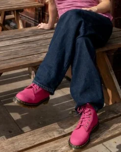 1460 SNÖRKÄNGOR I MILLED NUBUCK-LÄDER in Rosa