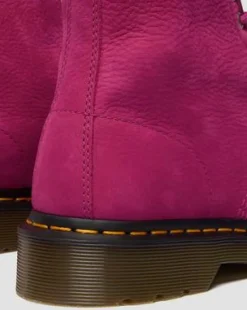 1460 SNÖRKÄNGOR I MILLED NUBUCK-LÄDER in Rosa